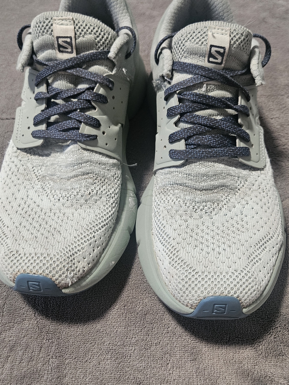 Salomon Light Gray Knit Running Sneakers with Navy Laces
